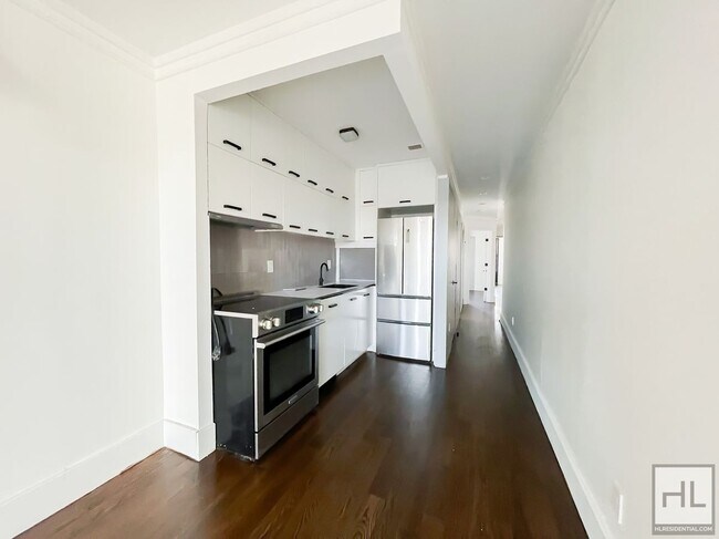 Foto del edificio - Carroll Gardens 2-Bed 1-Bath / In Unit W&D