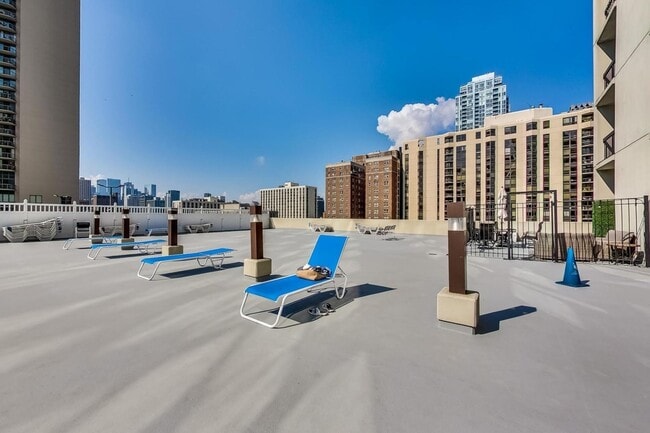 Building Photo - 1122 N Clark St