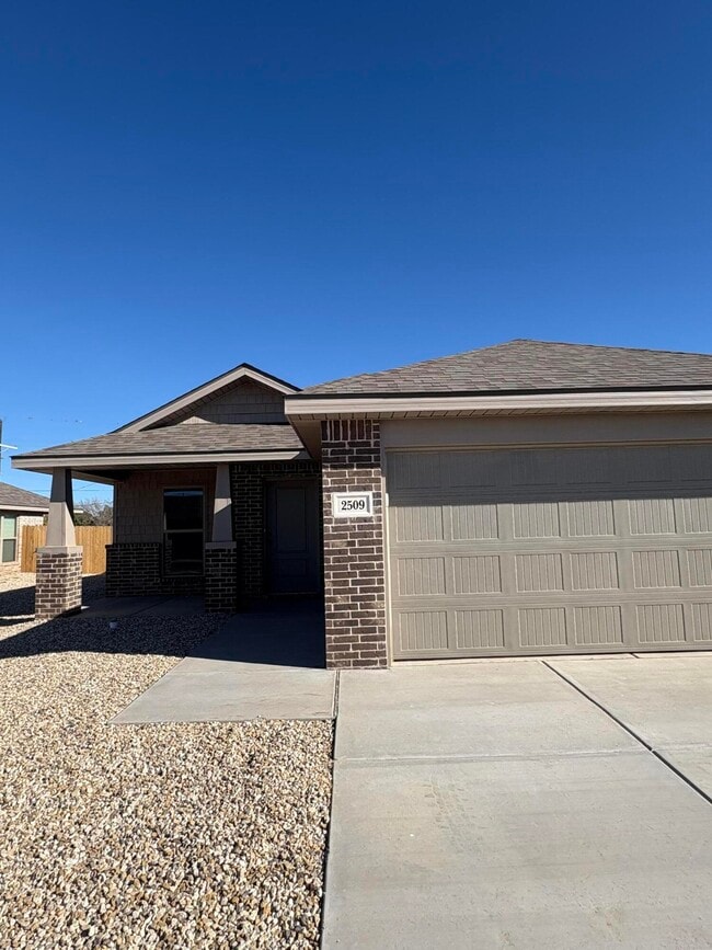 Building Photo - 2509 Kenwood Ave