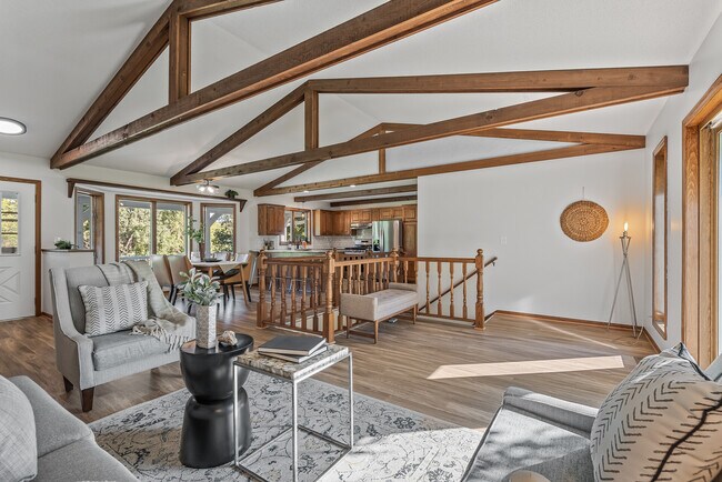 Foto del edificio - 833 Tyrol Ln