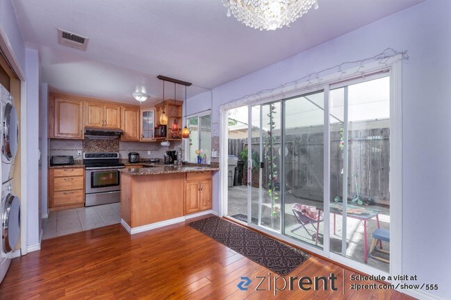 Foto del edificio - 1834 Queen Elizabeth Way