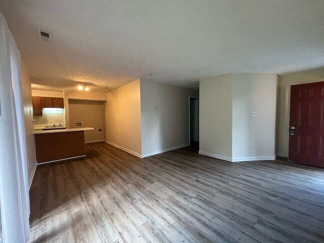 Foto del edificio - 1123 Southwood Dr