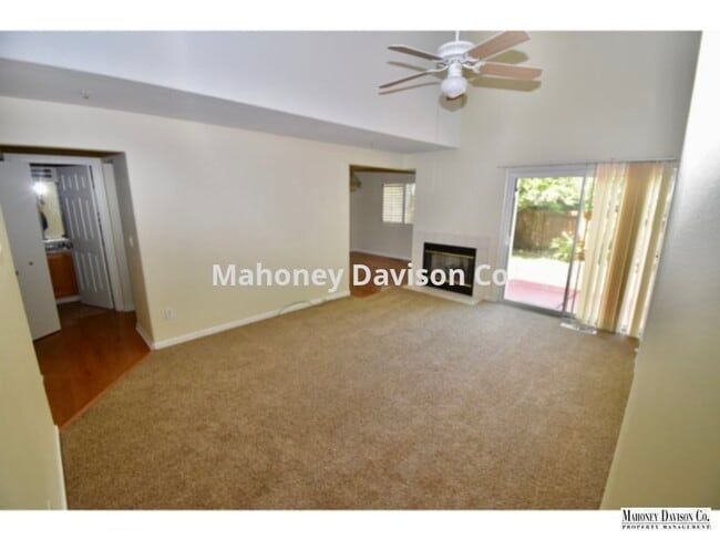 Building Photo - Sonoma Mtn. Townhouse
