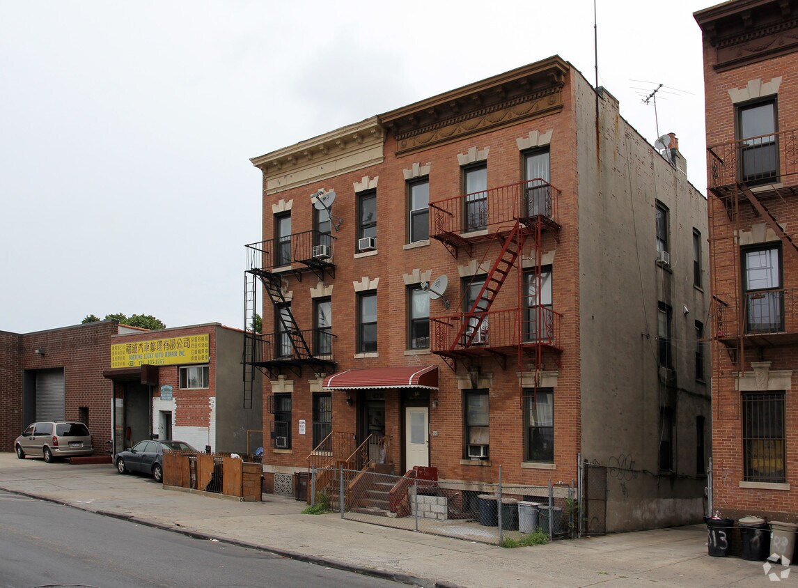 Primary Photo - 877 39th St
