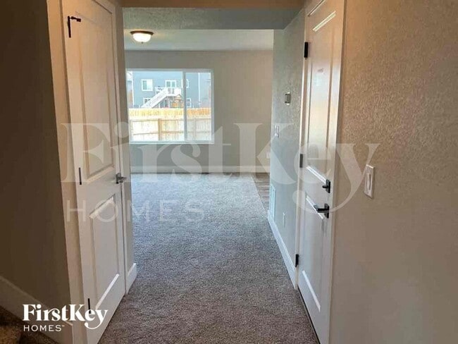 Foto del edificio - 6907 Akela Ln