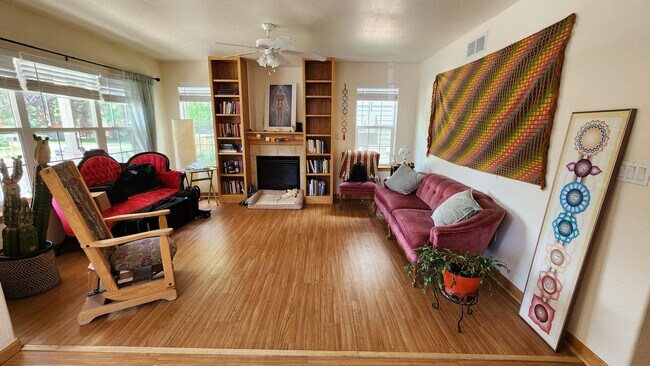 Foto del edificio - Spacious 4-Bed, 3.5-Bath Home in Quail Rid...