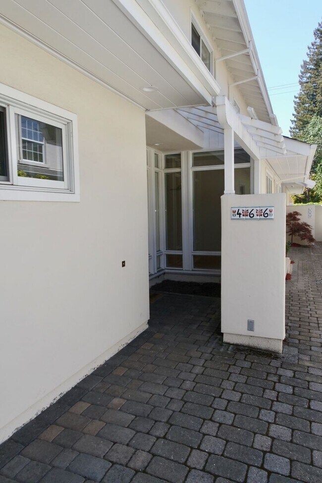 Building Photo - Downtown Los Altos