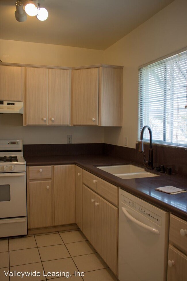 Foto del edificio - 4 br, 2 bath House - 1902 N Maple St