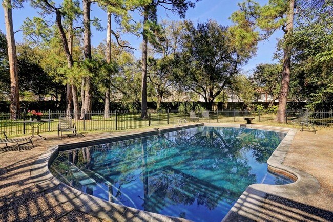 Foto del edificio - 5360 Spring Park St
