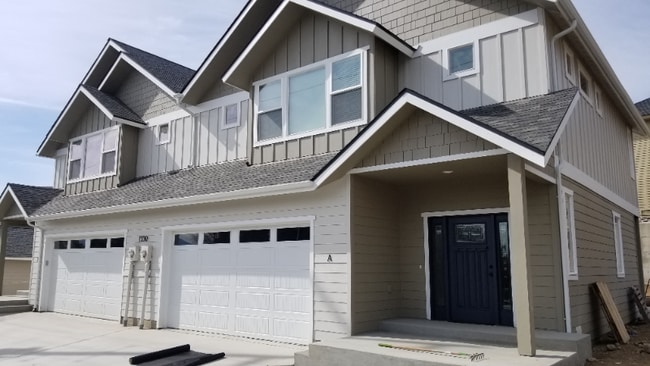 Building Photo - 1550 N Western Ave