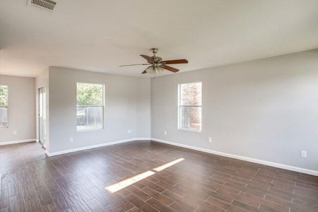 Building Photo - 2225 Splendor Ct