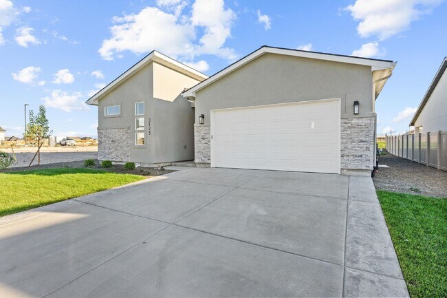 Foto del edificio - Charming 3 Bed, 2 Bath Home in Nampa, ID with Spacious Layout and Modern Touches!
