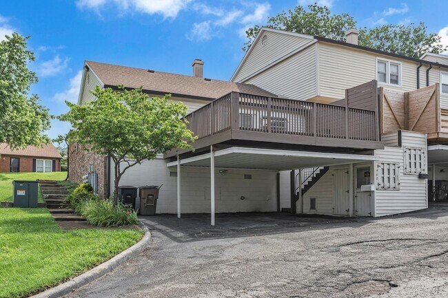 Foto del edificio - 460 Huntington Ridge Dr