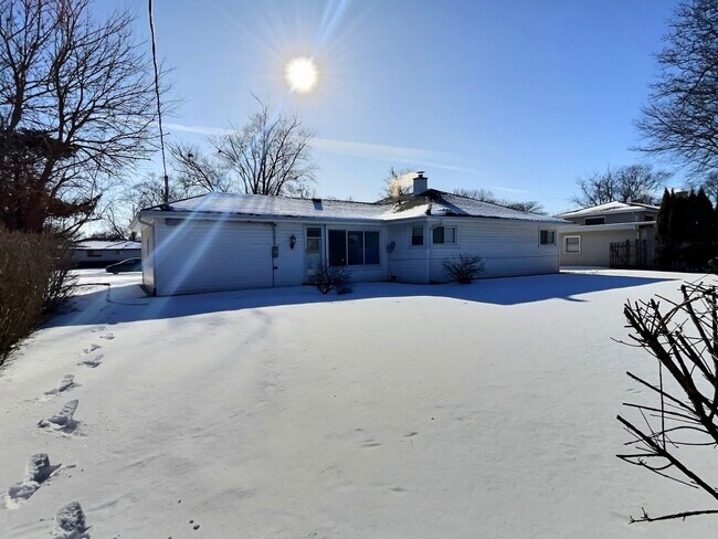 Foto del edificio - 2946 Knollwood Ln