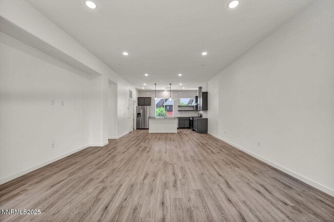 Building Photo - 557 California Ave