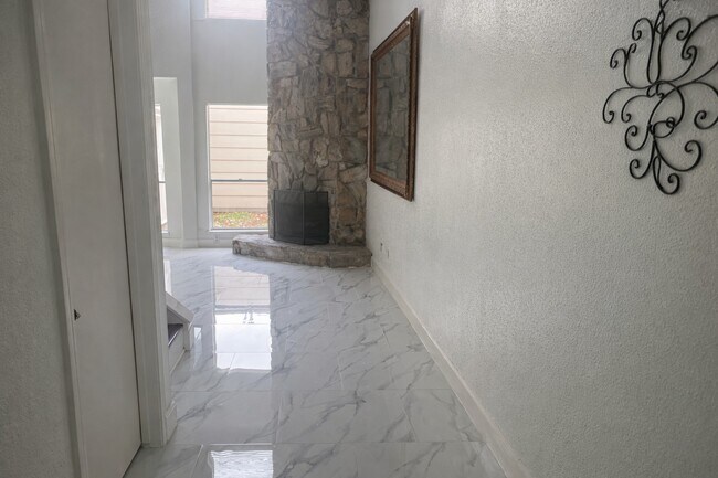 Foto del edificio - 12255 W Village Dr