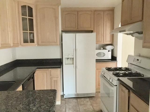 Building Photo - 1057 Alta Mira Dr