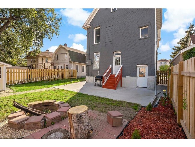 Foto del edificio - 2928 Emerson Ave N