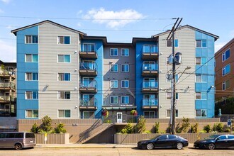 Building Photo - 1614 Summit Ave