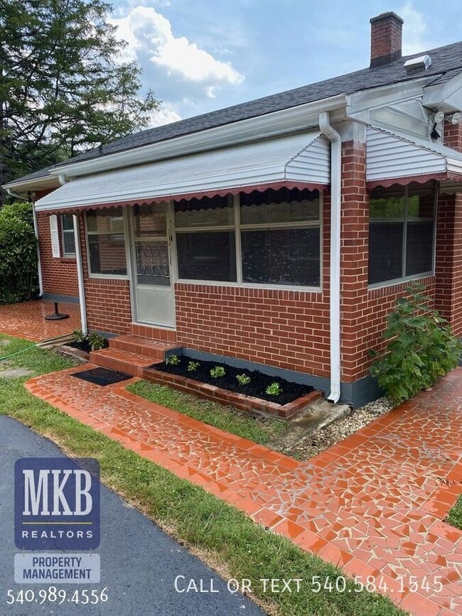Foto del edificio - 6099 Franklin Rd