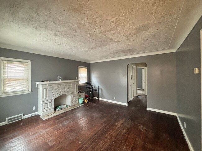 Building Photo - 15596 Eastwood St