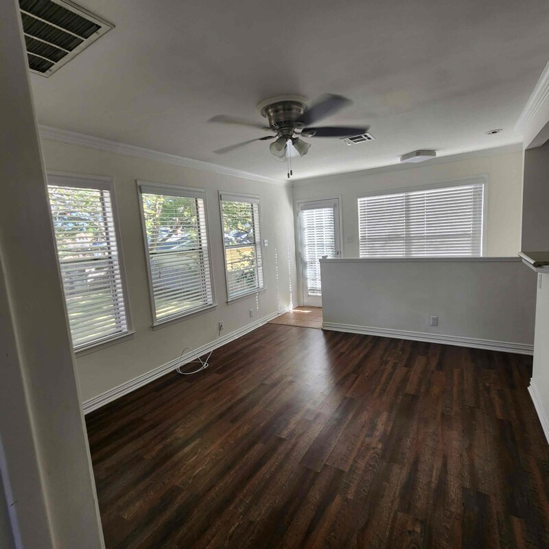 Primary Photo - 1603 S Austin Ave