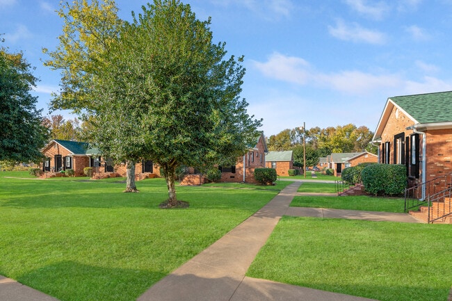 Building Photo - Ponderosa Apartments