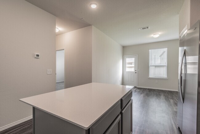 Foto del edificio - 5715 Pampus Prairie Rd