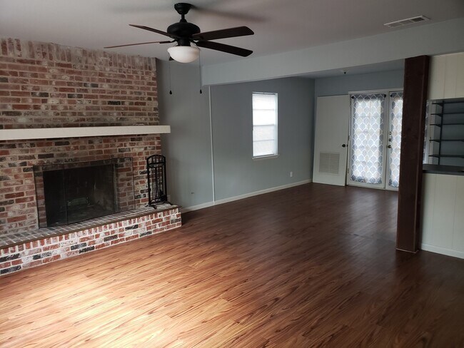Building Photo - 2212 Lanier Dr