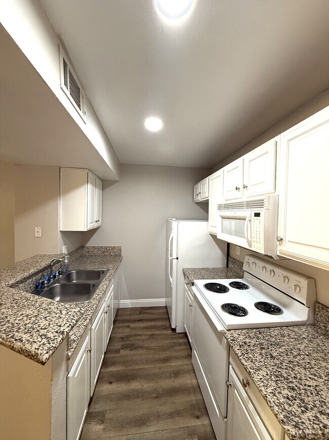 Building Photo - 5118 S Jones Blvd