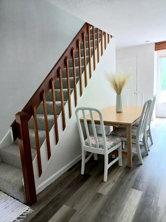 Foto del edificio - 162 Meadows Dr