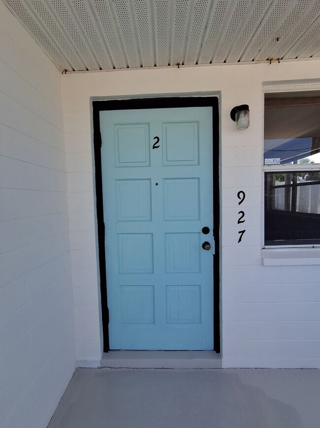 Foto del edificio - 927 N Grandview Ave