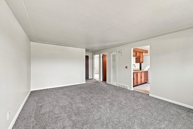 Photo - $1,495.95 - 2 Bed, 1 Bath Newly Renovated Duplex Unit! Apartment