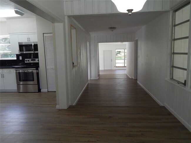 Foto del edificio - 7800 SW 69th Ave
