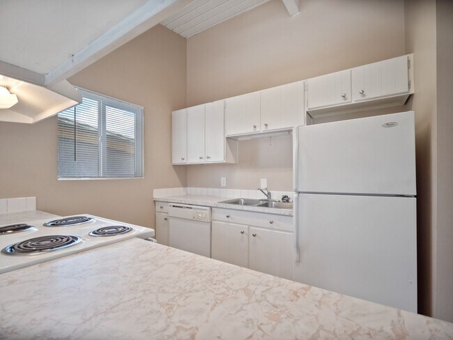 Foto del edificio - RENOVATED 2BD/1BA MILLWOOD APARTMENT | A/C | COVERED PARKING | PET FRIENDLY | AVAIL 5/1/26