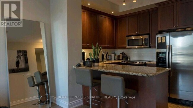 Building Photo - 628 Fleet St