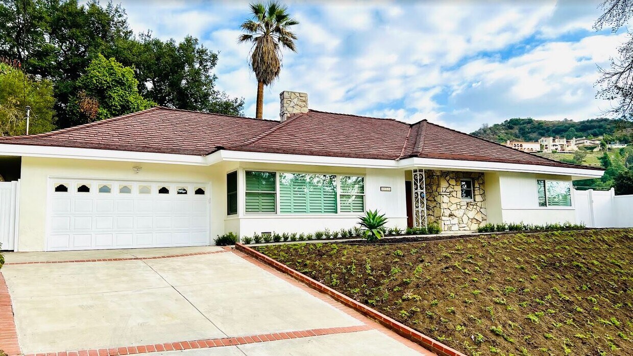 Primary Photo - 2430 Risa Dr