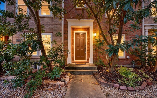 Photo - 1517 Drew Street Apartment