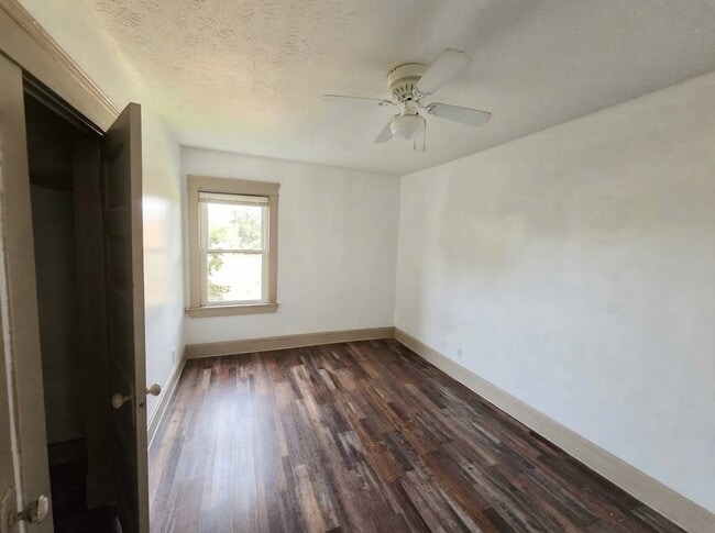 Building Photo - 1421 W 84th St