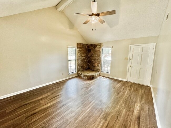 Foto del edificio - 7312 Country Side Rd