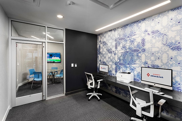 Foto del edificio - 1025 W Addison St