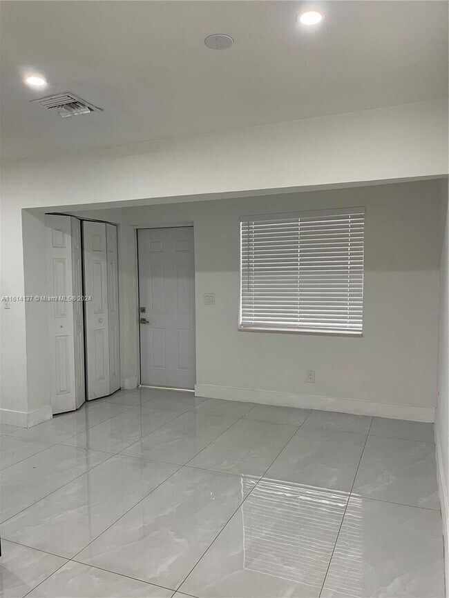 Foto del edificio - 75 SW 30th Ave