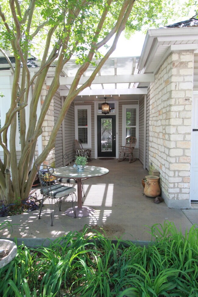 Foto del edificio - Magnificent 3 Bedroom, 2 Bath Home in Hunt...