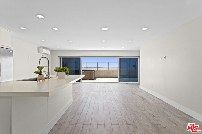 Foto del edificio - 6955 Trolleyway S