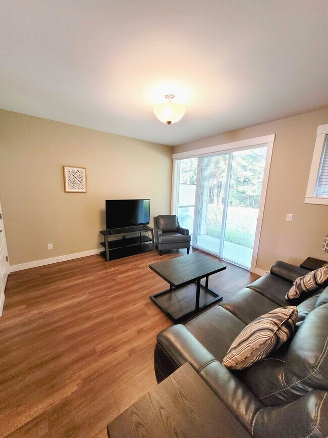 Photo du bâtiment - $2,695.00 / Month - 2 Bed 2 Bath - AVAILABLE 2026-01-01 - KITIMAT