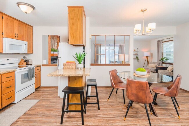 Building Photo - 1209 W Ridgeview Dr