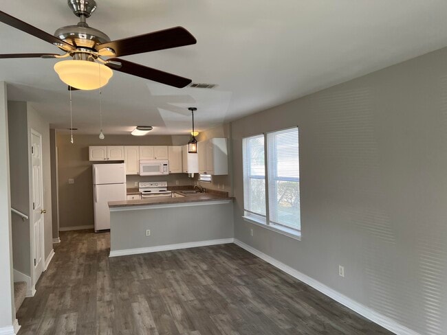Building Photo - 9 Lantana Ct