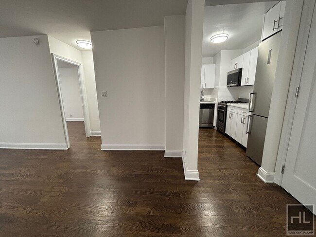 Building Photo - 5 AVENUE