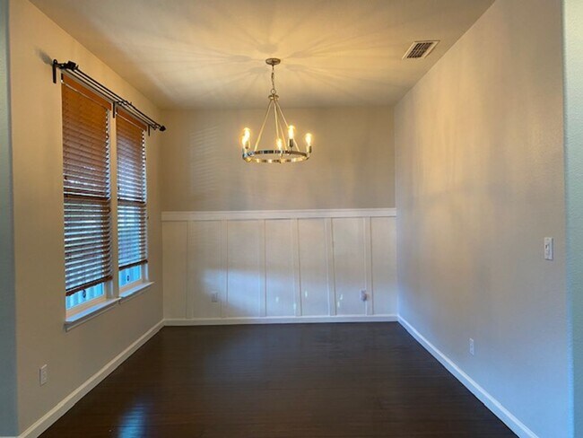 Foto del edificio - Cute Roseville home walking distance to Ki...