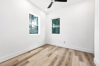 Building Photo - 313 N Nagle St
